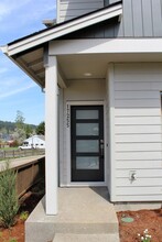 17255 SE Cuyahoga Way in Happy Valley, OR - Building Photo - Building Photo
