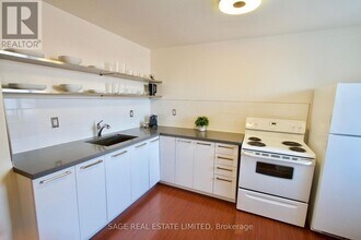 1130 Queen St W in Toronto, ON - Building Photo - Building Photo