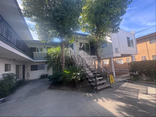 8127 Stewart and Gray Rd in Downey, CA - Foto de edificio - Building Photo