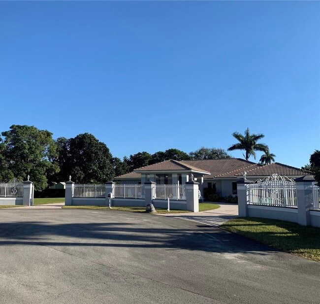 7625 SW 75th Ave in Miami, FL - Foto de edificio - Building Photo