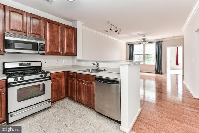 12001 Market St in Reston, VA - Building Photo - Building Photo