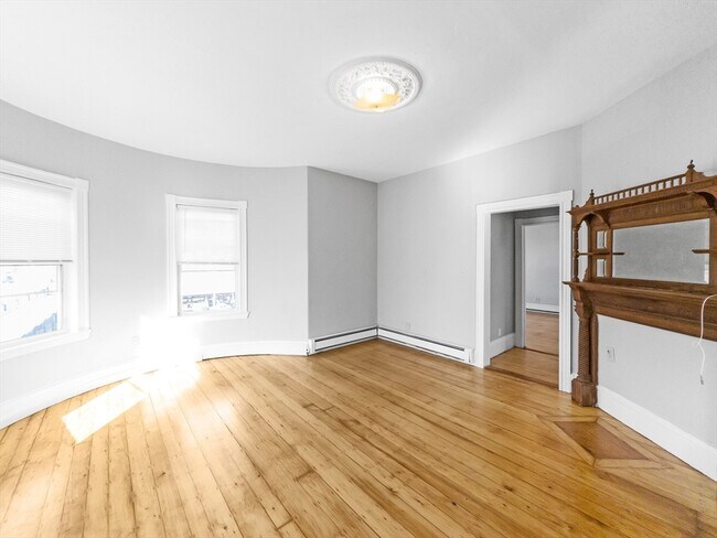 306 Centre St, Unit 3 in Boston, MA - Building Photo - Building Photo