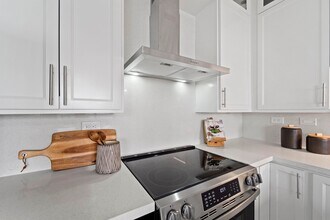 651 Bering Dr in Houston, TX - Building Photo - Building Photo