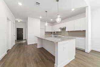 919 Golden Willow Ln in Conroe, TX - Building Photo - Building Photo