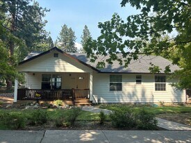 1598 NW Albany Ave in Bend, OR - Building Photo