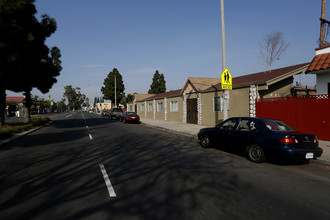 2260 Santa Fe Ave in Long Beach, CA - Building Photo - Building Photo