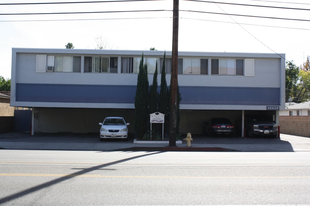 12618 Oxnard St in North Hollywood, CA - Building Photo