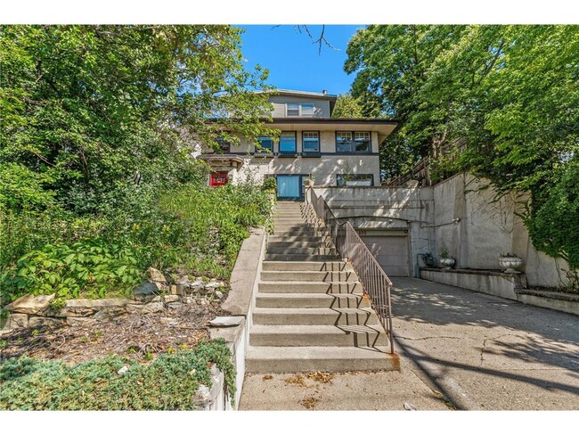 400 W Franklin Ave in Minneapolis, MN - Building Photo - Building Photo