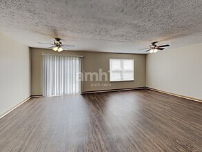 8255 Captain Dr in Avon, IN - Building Photo - Building Photo