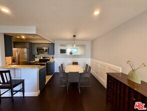 8530 Holloway Dr in West Hollywood, CA - Building Photo - Building Photo