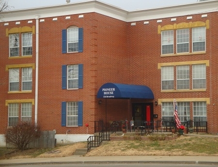 Pioneer House in Lexington, MO - Building Photo