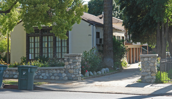 928-932 N Los Robles Ave in Pasadena, CA - Foto de edificio - Building Photo