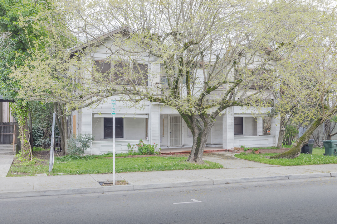 502 Lincoln St in Roseville, CA - Foto de edificio