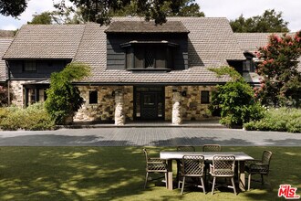 3100 Mandeville Canyon Rd in Los Angeles, CA - Building Photo - Building Photo