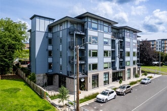 72nd Apartments in Tigard, OR - Foto de edificio - Building Photo