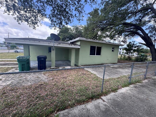 8092 NW 14th Ct in Miami, FL - Building Photo - Building Photo