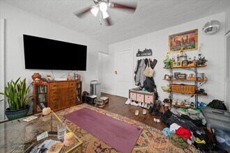 3727 N Pine Grove Ave in Chicago, IL - Building Photo - Building Photo