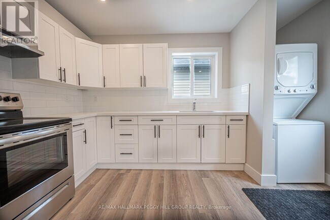 176 Cundles Rd W in Barrie, ON - Building Photo - Building Photo