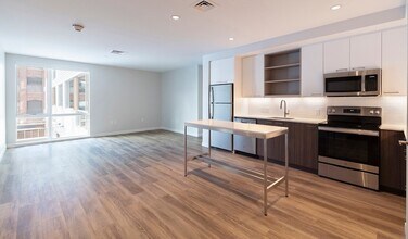 50 Rogers St, Unit 616 in Cambridge, MA - Foto de edificio - Building Photo
