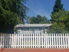 179 Cedar St in Auburn, CA - Building Photo - Building Photo