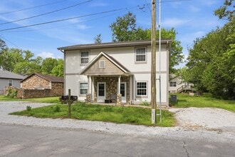 1003 Orchard St in Carthage, MO - Building Photo - Building Photo
