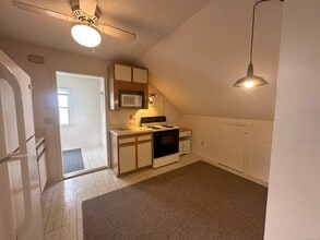 26 Hillcrest Rd in East Lyme, CT - Building Photo - Building Photo