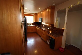 1054 N Grand St in Orange, CA - Building Photo - Building Photo