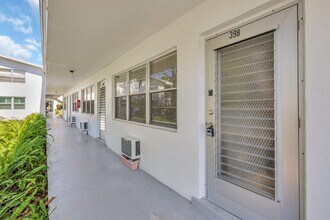 398 Sheffield Q in West Palm Beach, FL - Building Photo - Building Photo