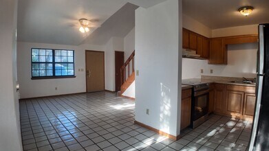 1822 Jackson Bluff Rd in Tallahassee, FL - Foto de edificio - Building Photo