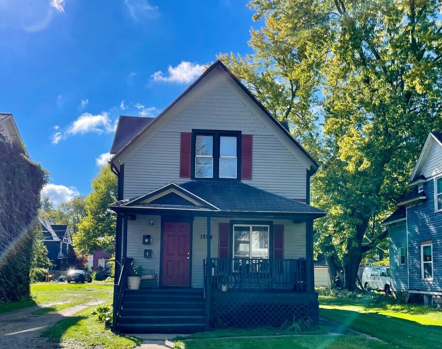 1224 E Stockbridge Ave in Kalamazoo, MI - Foto de edificio