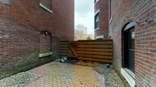 87 Gainsborough St, Unit 2