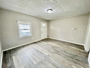 7317 Agnes Ave in Kansas City, MO - Building Photo - Building Photo