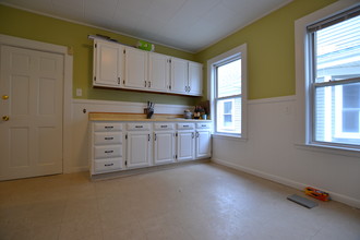 25 Brackett St, Unit 2 in Boston, MA - Building Photo - Building Photo