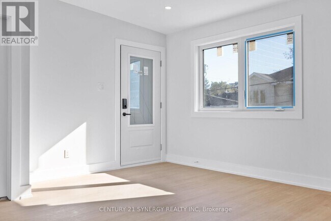 598 Kirkwood Ave in Ottawa, ON - Building Photo - Building Photo