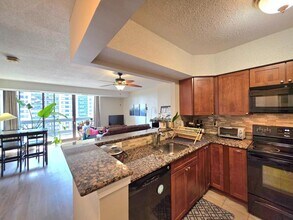 5505 Seminary Rd in Falls Church, VA - Foto de edificio - Building Photo