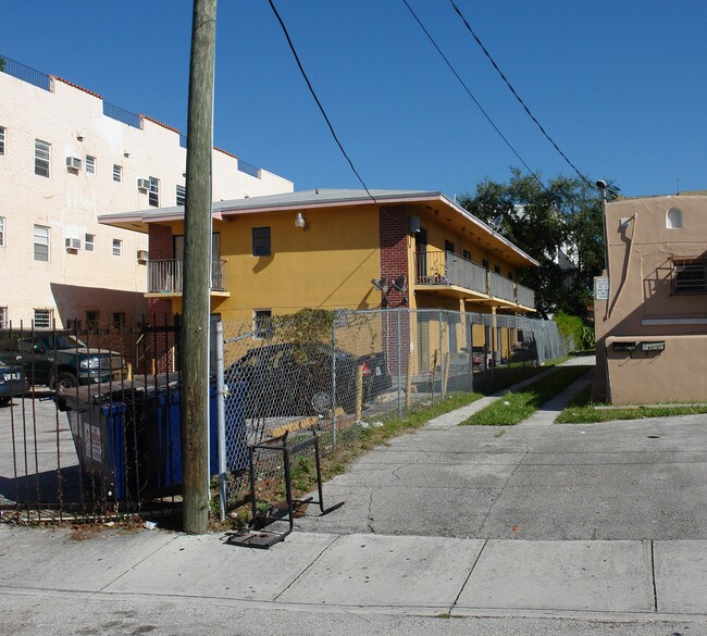 1143 SW 5th St in Miami, FL - Building Photo - Building Photo