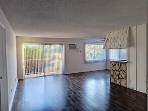 Hollywood Villa Apartments in Los Angeles, CA - Foto de edificio - Building Photo