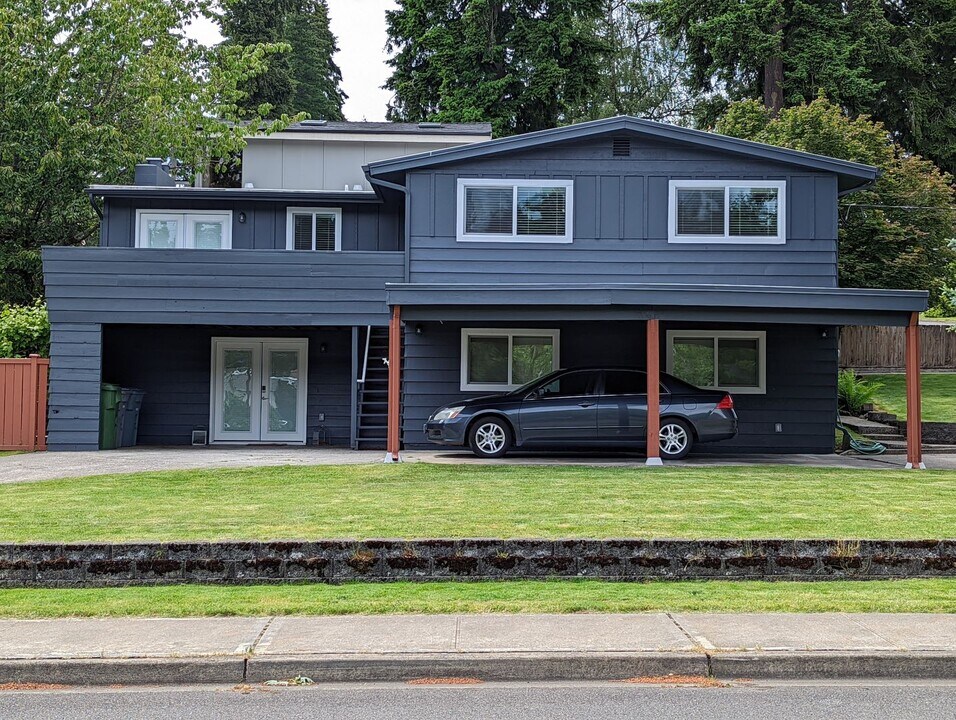 610 Maywood Ln in Fircrest, WA - Building Photo