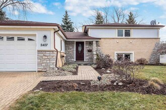 2407 N Lafayette St in Arlington Heights, IL - Foto de edificio - Building Photo