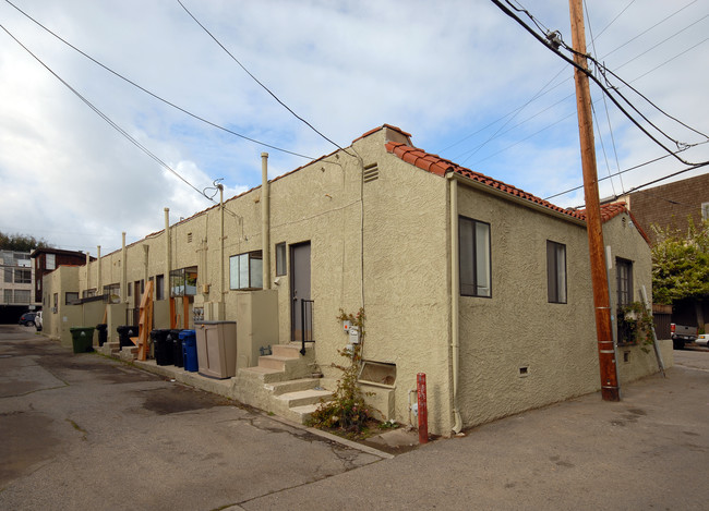 120 Driftwood St in Marina Del Rey, CA - Building Photo - Building Photo