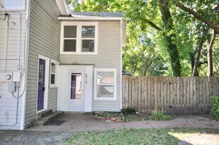 201 1/2 W Columbia St in Weatherford, TX - Building Photo