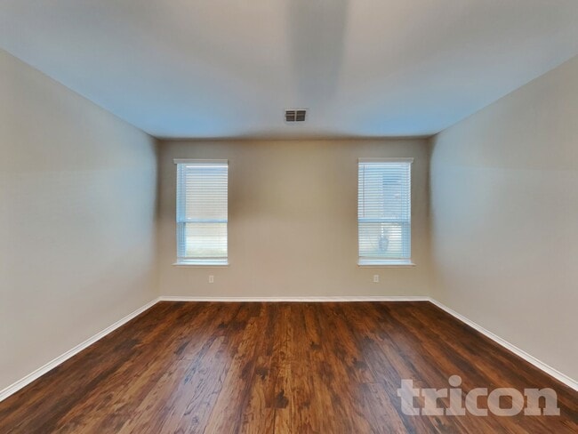10355 Dunlap in San Antonio, TX - Foto de edificio - Building Photo