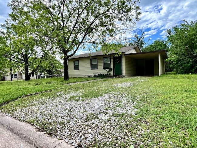 1612 Wayne St in Denton, TX - Building Photo - Building Photo