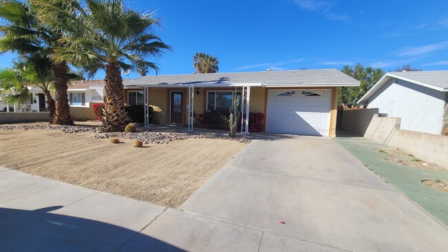 77340 Michigan Dr in Palm Desert, CA - Building Photo - Building Photo