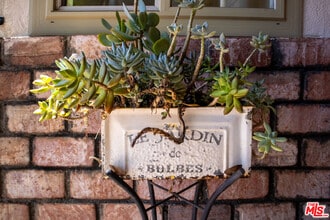 14135 Hatteras St in Los Angeles, CA - Building Photo - Building Photo