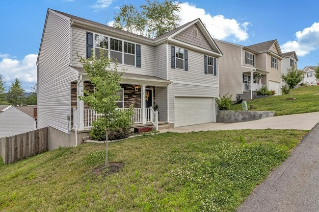 227 Roper St in Candler, NC - Building Photo - Building Photo