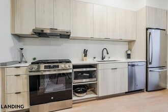 2623 Keene St, Unit 433 in Houston, TX - Building Photo - Building Photo