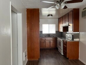 8112 Stewart and Gray Rd, Unit 1 in Downey, CA - Foto de edificio - Building Photo