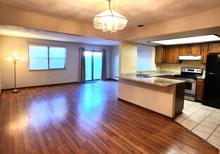 3858 S Chalet Cir, Unit 3854 S Chalet Cir in Beavercreek, OH - Building Photo - Building Photo