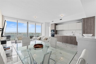 2900 NE 7th Ave, Unit # 4104 in Miami, FL - Building Photo - Building Photo